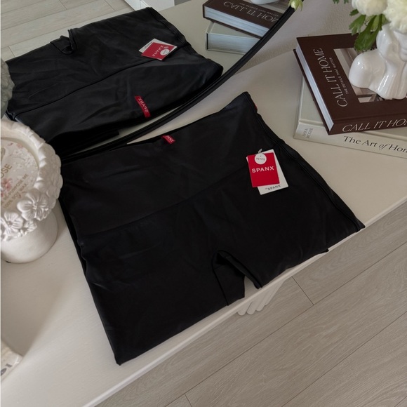 SPANXshape™ Faux Leather
Leggings XL petite - Picture 6 of 10